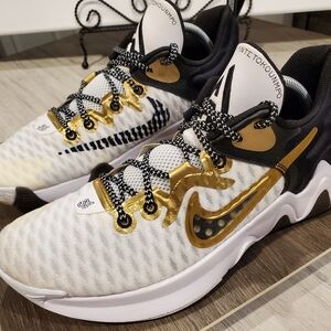 Nike Men Giannis Immortality Champion White Black Gold Basketball Shoe Size 10.5